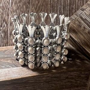 Fun Artdeco Howlite & Beaded Stretch Bracelet